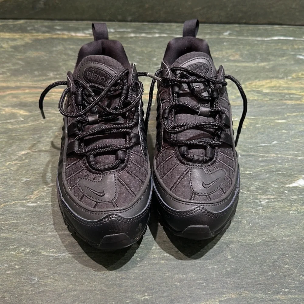 Nike Air Max 98 Triple Black Youth 5 / Women’s 6.5 / Everyday Sneaker